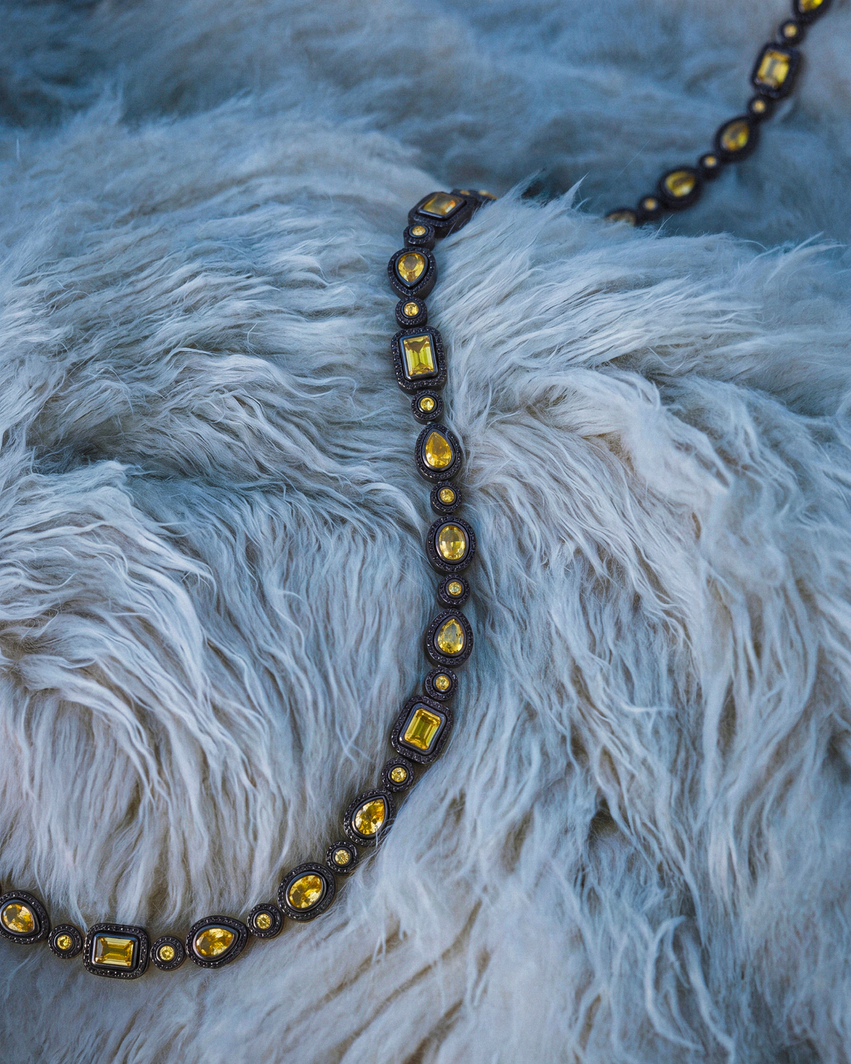 DARKAI Mixed Bezels Pavé Black Necklace Ambient Picture 2