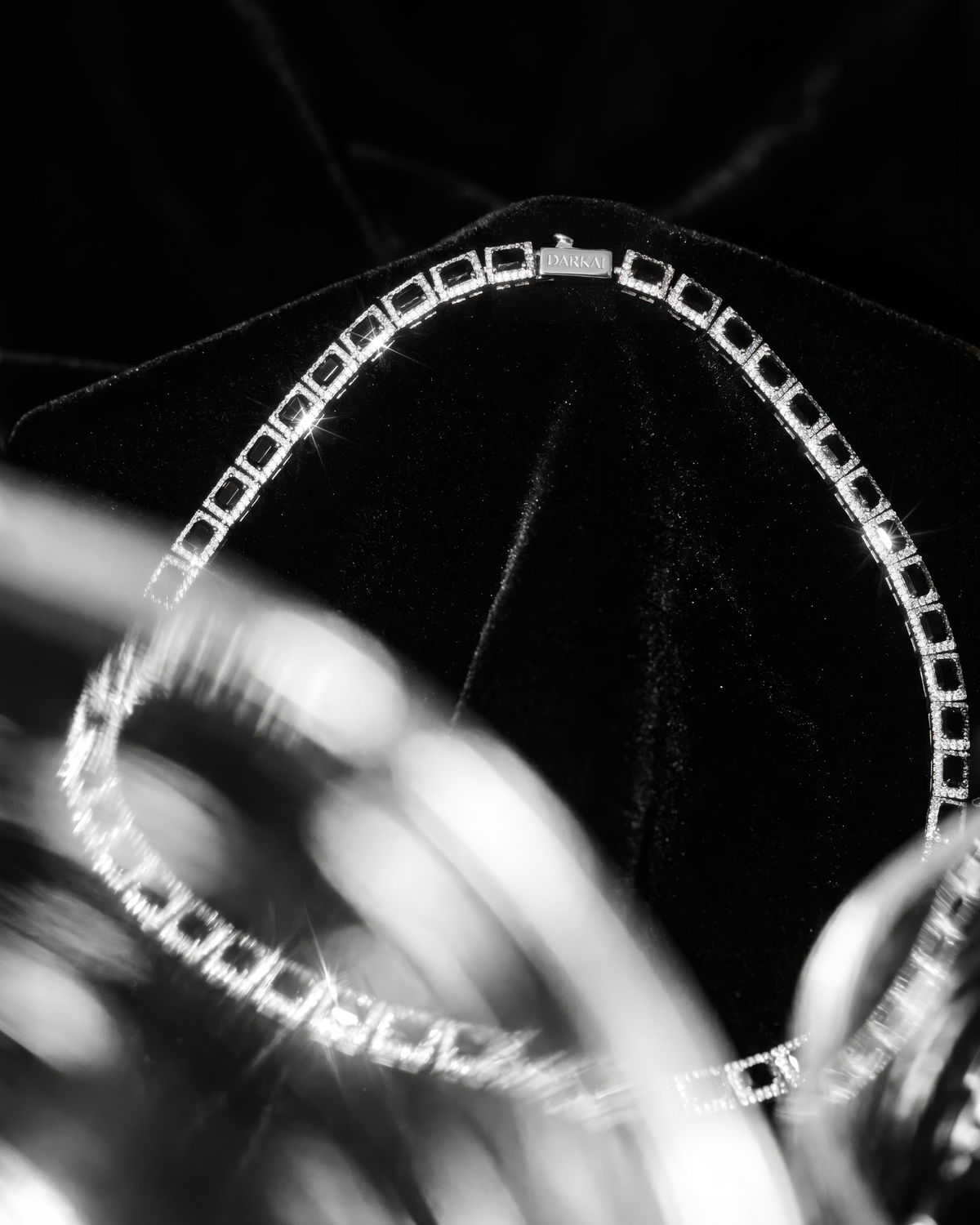 DARKAI Tennis Emerald Necklace Ambient Picture