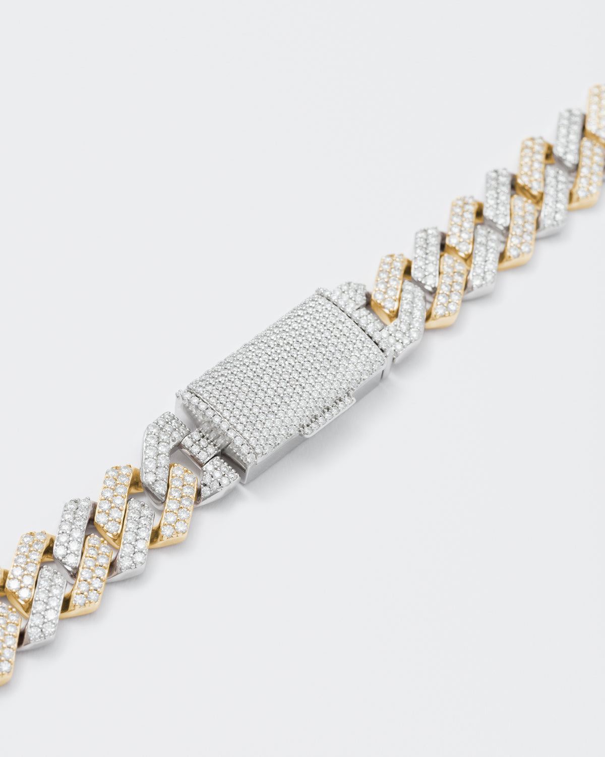DARKAI Fine Jewelry Yellow White Prong Pavé Necklace Detail Picture