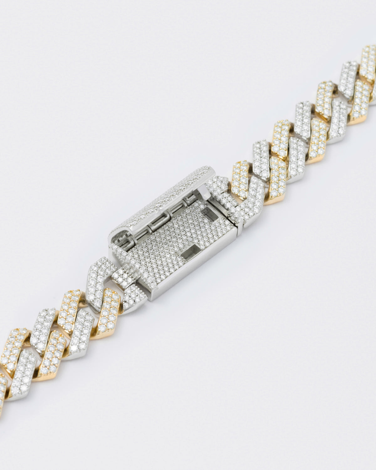 DARKAI Fine Jewelry White and Yellow Prong Pavé Necklace Detail Picture 2