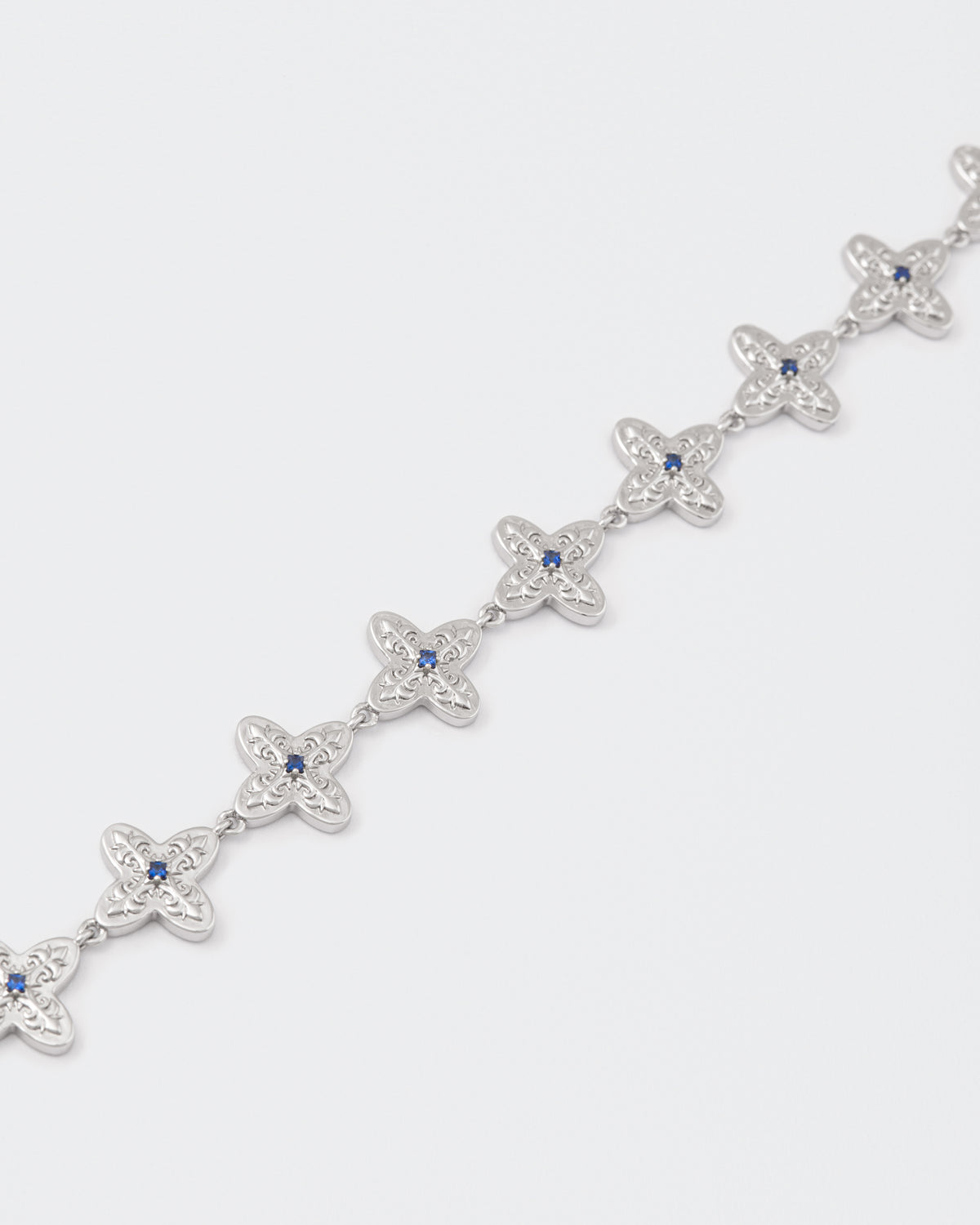 DARKAI Gothic Clover Detail