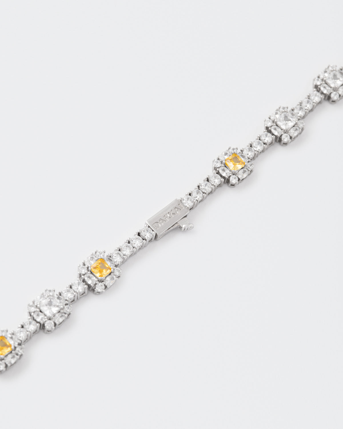 DARKAI Daisy Stud Necklace Closure Picture