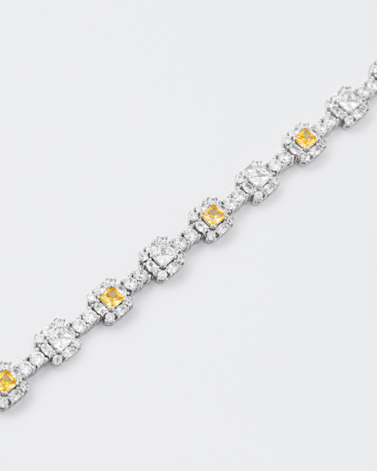 DARKAI Daisy Stud Necklace Detail Picture
