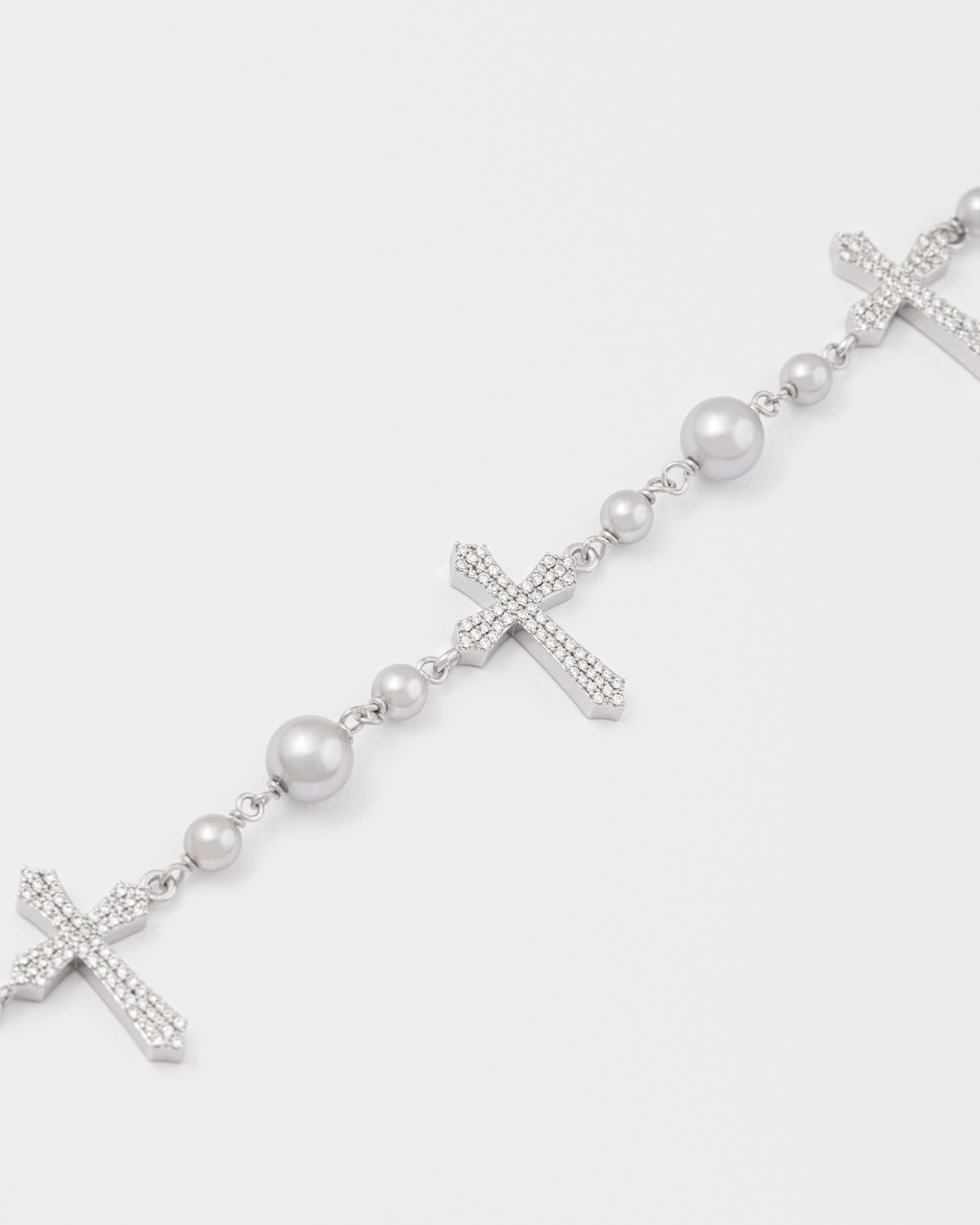 DARKAI Pearls and Cross Royal Necklace detail picture