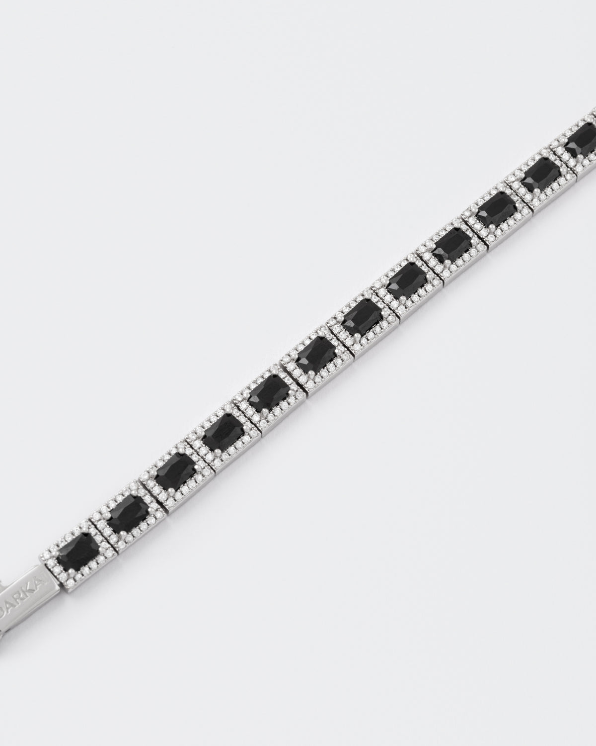 DARKAI Tennis Emerald Bracelet Detail Picture