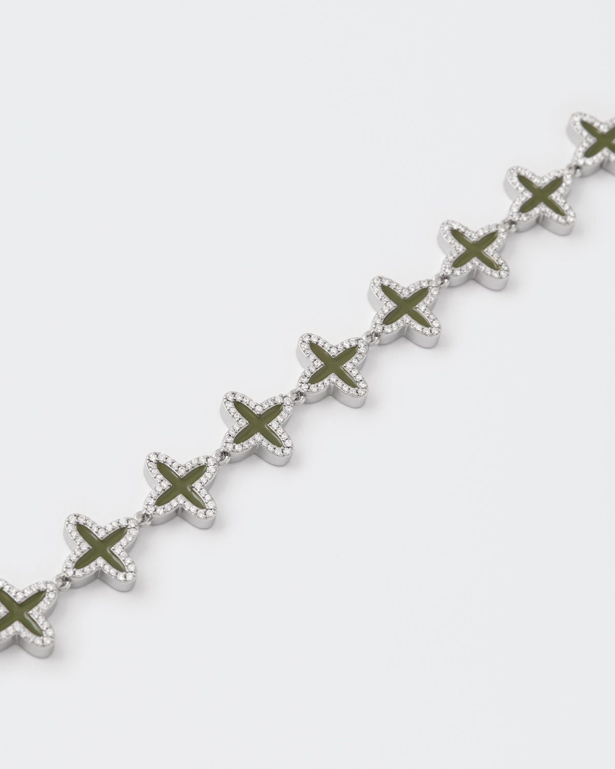 DARKAI Clover Olive Necklace Detail Picture