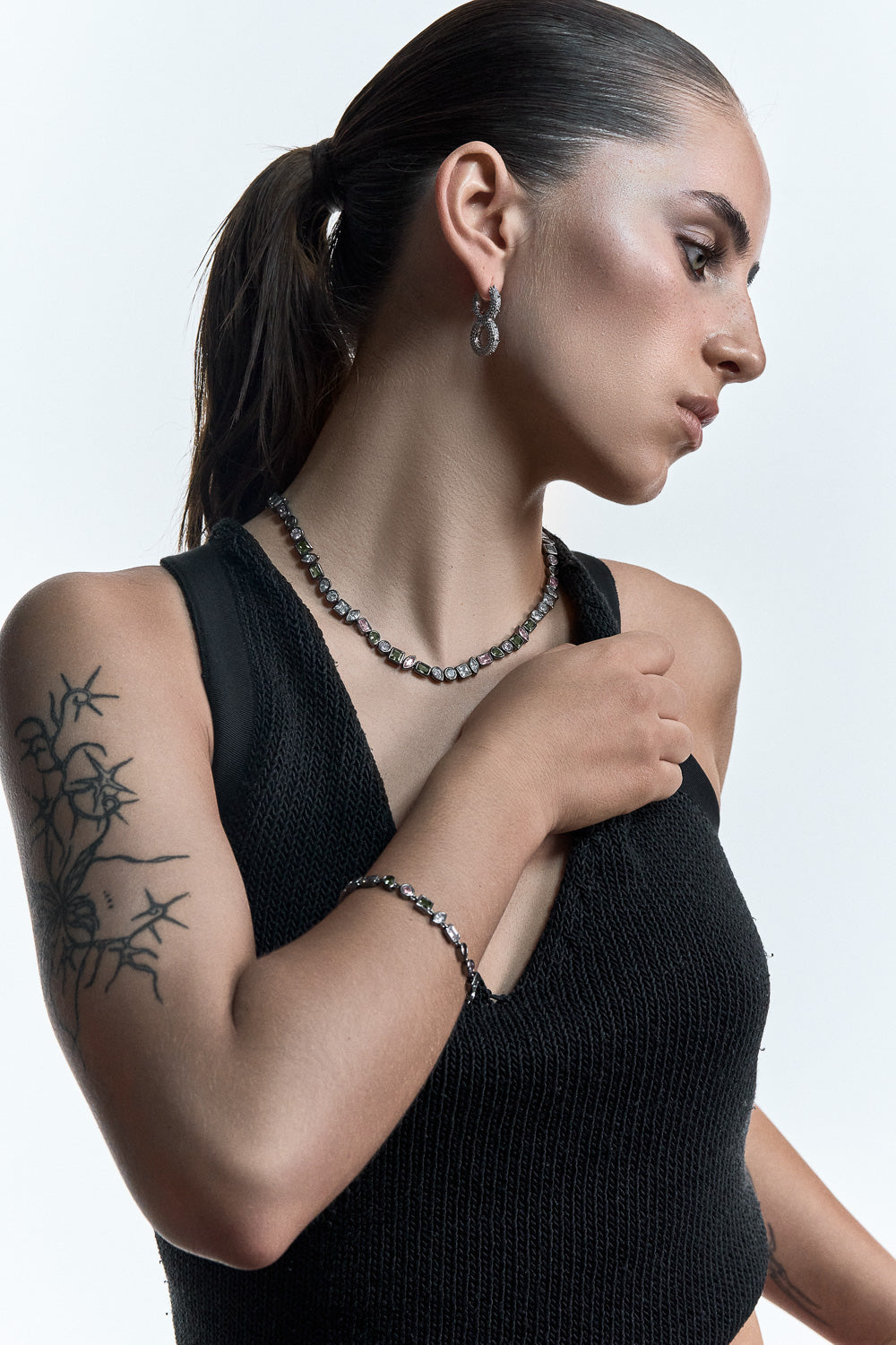 DARKAI Mixed Bezels Selva Necklace on Female Model